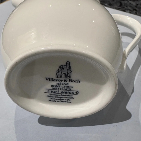 ✨ Stunning Vintage Villeroy & Boch White Bone China Pitcher – Embossed Floral”✨ - Picture 13 of 13